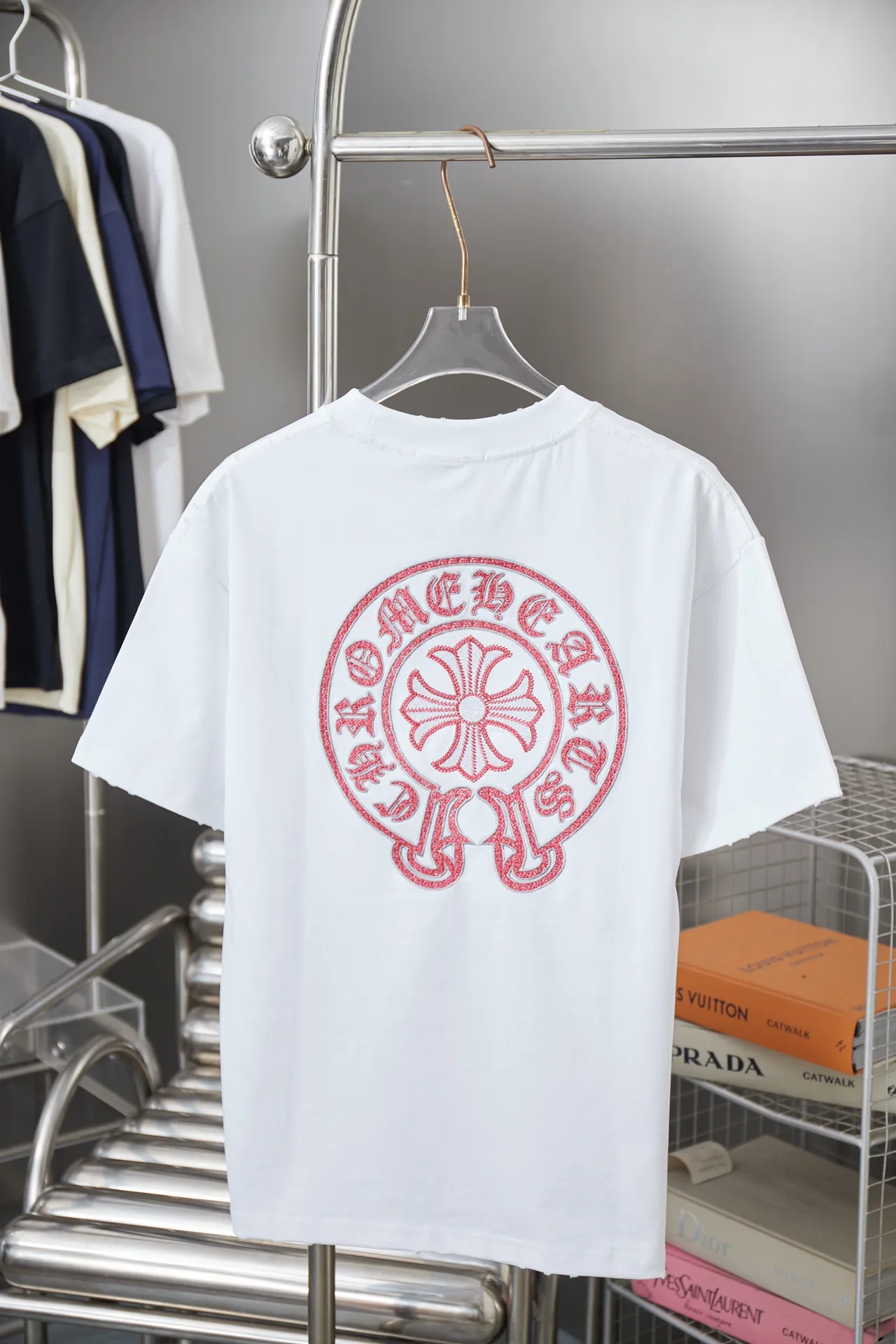 🅿️200 Ch*ome Hearte 25SS Early Spring New Style Embroidered Crow Heart Short Sleeves Light Luxury Essential Item for Daily Commuting for Men and Women Correct Version Welcome to Compare Detailed Features · 320g 100% pure cotton double yarn jersey fabric · Custom dyed in the same vat, special thickened 32 pieces double-stranded 1X1 thread · Imported Tajima machine hollow embroidery ➕ tatami embroidered Crow Heart letters · Garment washing➕Tear on collar, cuffs, hem · Double-needle stitching across seams · Original main mark, washed tag, branded moisture-proof paper packaging Color: Black/White Size: S/M/L/XL